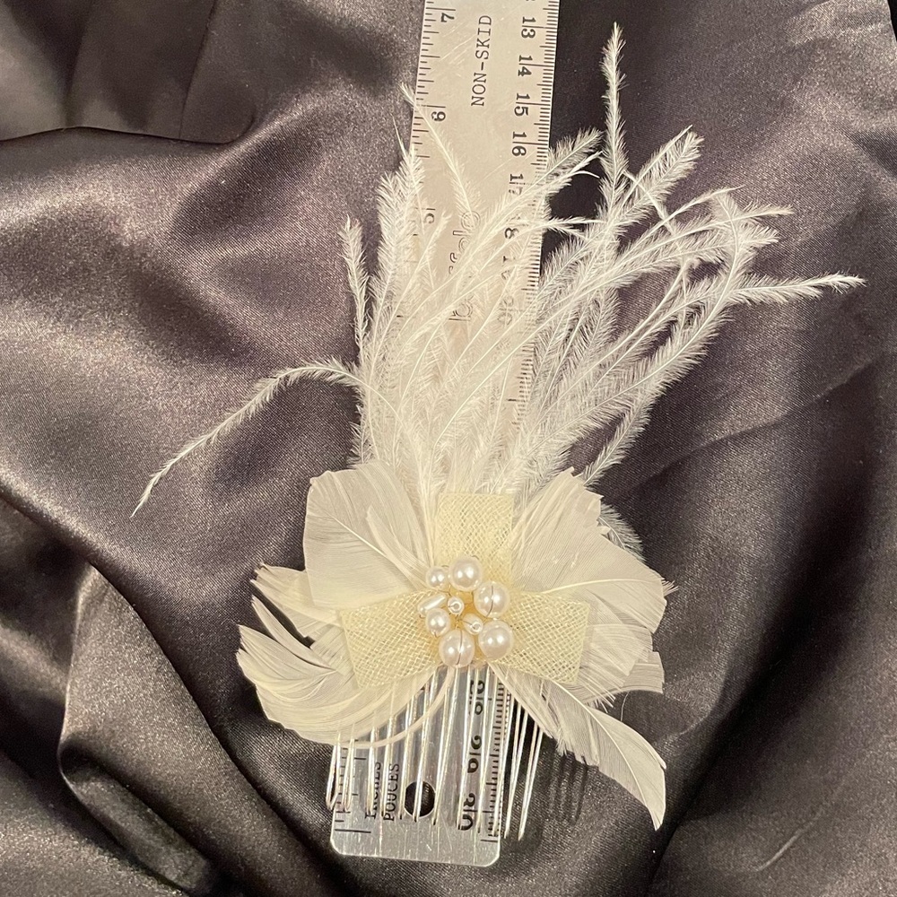 White feather comb - Picture 3 of 3